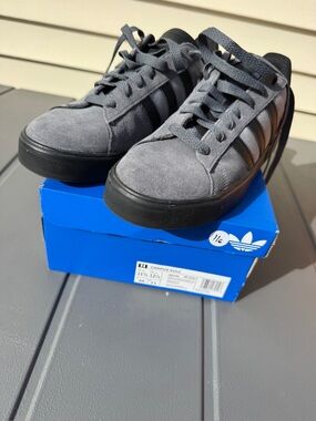Adidas Men’s Campus Men’s 11.5 Pre-owned, Original box